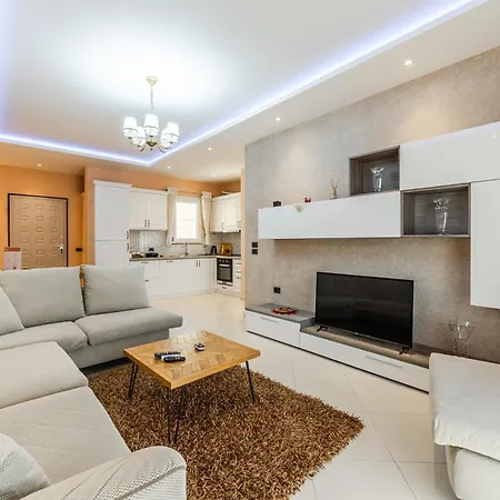 Easy Residences * Golem